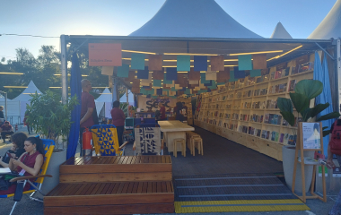 Estande para a quarta edição da Feira do Livro 2025 que ocorreu de 14 a 22 de junho de 2025.